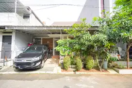 Rumah 1 Lt Hadap Timur Dekat Mall dan RS di Cibubur Siap Huni J-26880