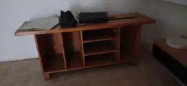 Meja pajangan serbaguna