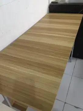 Meja komputer bekas