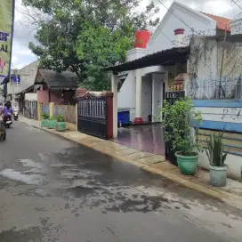 Di Kontrakkan Rumah Jln.Cempaka 1.Cempaka Putih Barat Jak-Pus