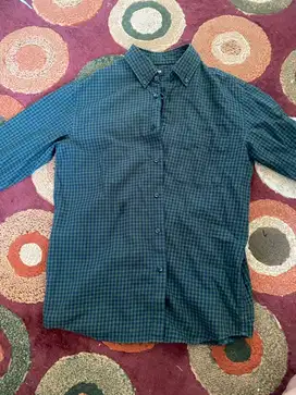 Kemeja flanel lengan panjang hijau army size S original UNIQLO