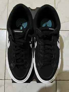 CONVERSE BLACK WHITE