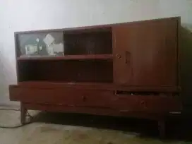 Lemari bufet jati lawas.
