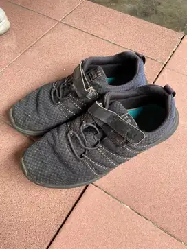 Sepatu dan Sandal Campur