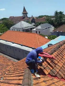 Tukang bangunan renovasi rumah dan atap bocor