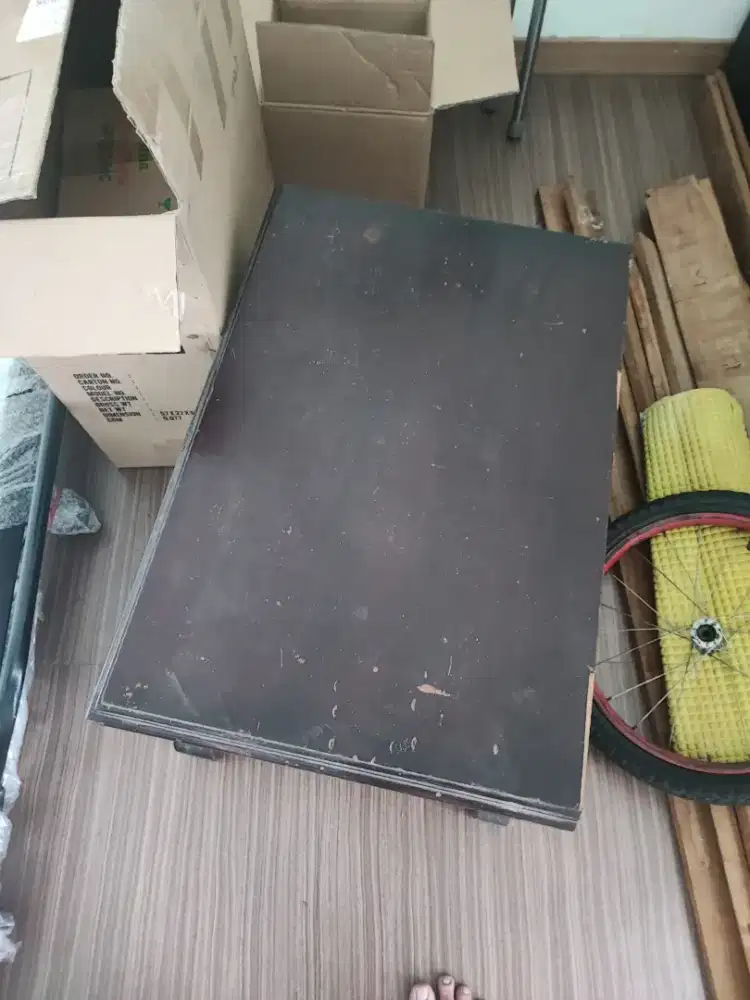 meja kayu kecil