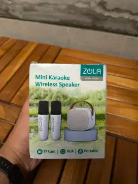 Speaker ZOLA dengan microphone