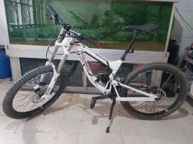 Sepeda polygon dh 2.0 sangat terawat