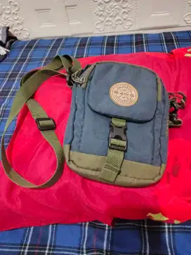 Tas kecil sport merk Arei original.