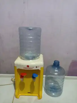 Dispenser mini dgn dua galon imut