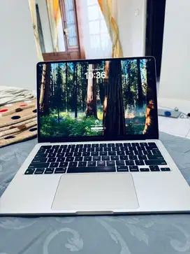 Macbook Air M3 256GB baru sebulan pake