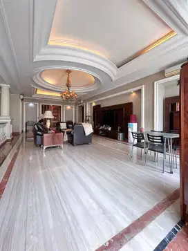 the luxurary home at kuningan price negociable