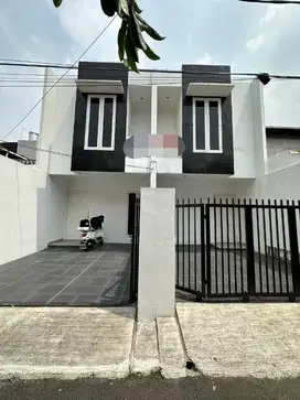 RUMAH DIJUAL 2 LANTAI STRATEGIS SEKALI LOKASI DI TEBET BARAT
