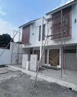 RUMAH DIJUAL 2 LANTAI MODEL JAPANESE MINIMALIS NYAMAN DAN STRATEGIS