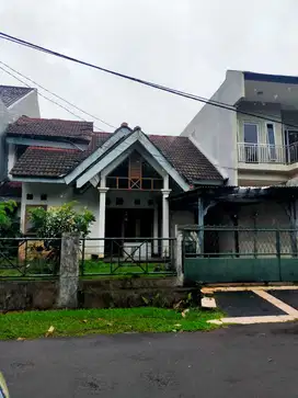 Di Jual Rumah Tua (Murah) di BSD Sektor 1.6 - TangSel.