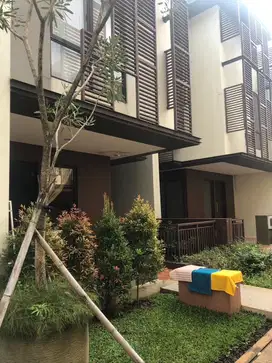 Di Jual Rumah semi furnished Greenwich - BSD City, Cluster whelford.