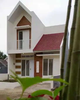 JUAL MURAH RUMAH SIAP HUNI 2 LANTAI DIDEKAT ALUN2 KOTA MALANG