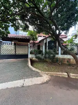 FOR SALE RUMAH PONDOK INDAH DEKAT BUKIT GOLF  KULDESAK DEPAN TAMAN