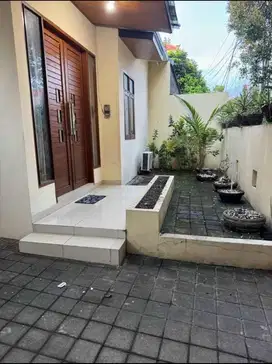 VILLA FURNISH TAMAN GRIYA JIMBARAN DENPASAR SELATAN