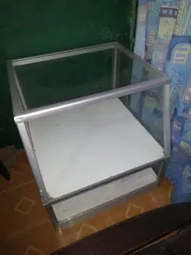 Etalase untuk jualan