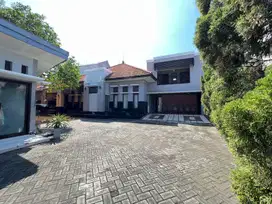 Dijual Rumah Luas Cantik & Cozy di Kutisari Utara