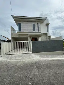 Rumah Mewah Baru Di Maguwoharjo