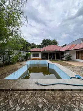 JUAL RUMAH HITUNG TANAH LOKASI ISTIMEWA KEMANG DALAM JAKARTA SELATAN