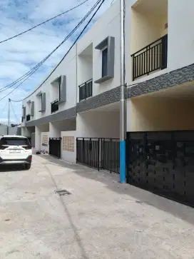 Dijual Rumah 2 Lantai Baru 120 m2 dekat Stasiun Cakung