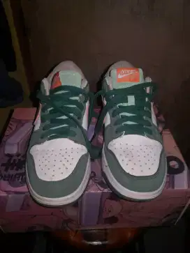 Sepatu sneaker nike