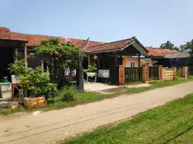 Rumah Pinggir Jalan Raya Dekat PLTU Labuan