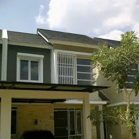 Dijual rumah 2lt di Metland Transyogi