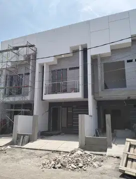 On progress . rumah di Gununganyar Modern