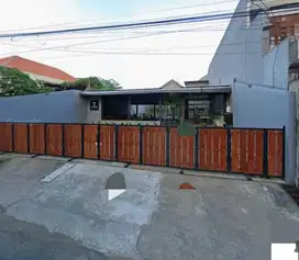 Jual Cepat Bangunan Cafe Di Raya Kembar Rungkut Asri, Area Depan Kampu