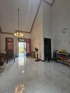 rumah di taman pondok indah wiyung bersih terawat dekat jalan raya