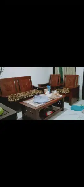 Kursi tamu dan meja