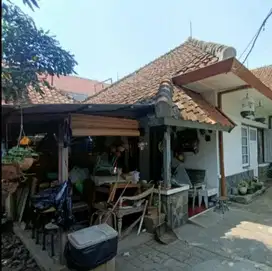 Dijual rumah di Mainroad jln Riau Bandung
