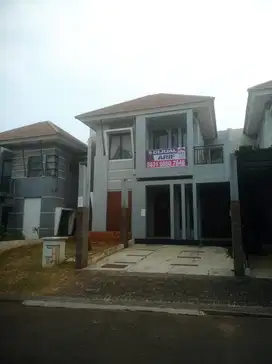 dijual rumah bagus 2 lantai siap huni  di legenda wisata cibubur