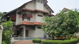 Jual hitung harga tanah, rumah 3 lantai ada swimming pool
