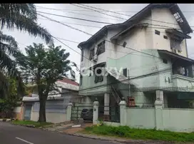 Rumah Hook Comercial Area Jl Raya Patimura