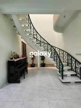 Dijual Rumah di Boulevard Sutorejo Timur Strategis
