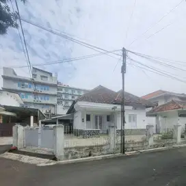Dijual rumah lama hitung tanah di Sayap Riau Bandung