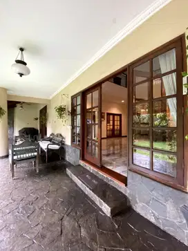 Dijual Rumah kokoh, siap huni & private pool resort-style, Rempoa