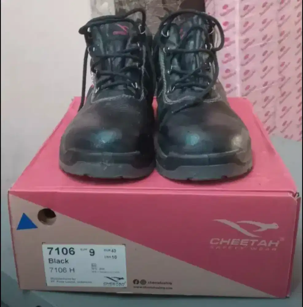 Safety shoes Cheetaah size 43 hitam