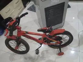 Sepeda anak minus tidak pernah di mainkan