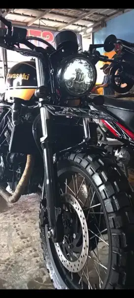 Kawasaki Injection 250 Custom ala Triumph