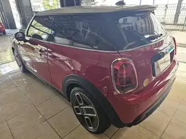 (KM -100) Mini Cooper S Electric 3 Doors 2023 Merah metalik