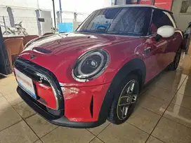 (KM -100) Mini Cooper S Electric 3 Doors 2023 Merah metalik