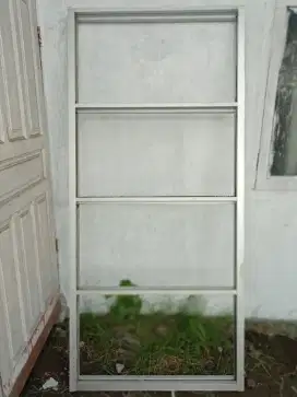 sekat kaca rangka aluminium bisa untuk jendela