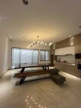 Jarang ada Rumah Golf Island PIK 10x20 2,5lt furnish interior BAGUS