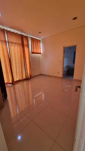 Rumah Golf Lake Residence 8x18 2lantai SHM rapi siap huni